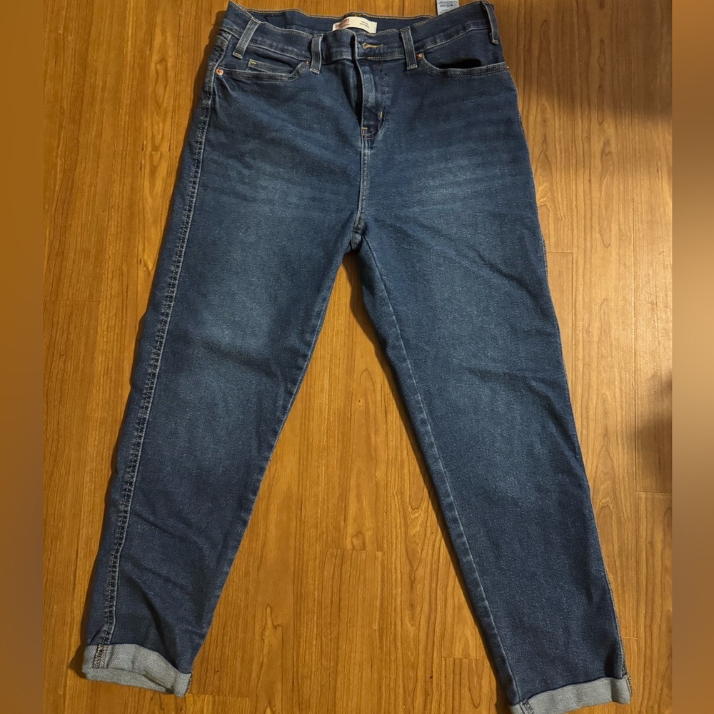 Levi’s boyfriend cut jeans